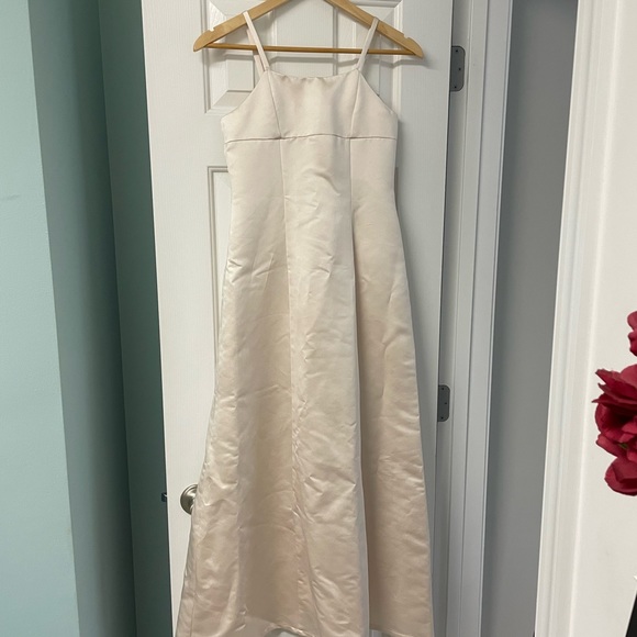 Formal dress - Picture 1 of 2